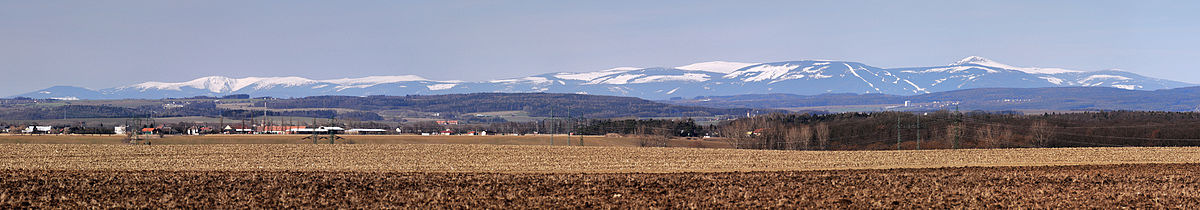 Panorama med Krkonose/Karkonosze set fra syd, fra Tjekkiet