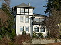 Villa mit Tor