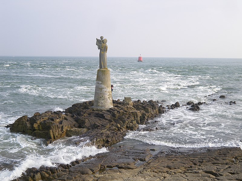 File:La pointe de kerpenhir - panoramio (1).jpg