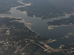 Озеро Трэвис с воздуха 2018.jpg