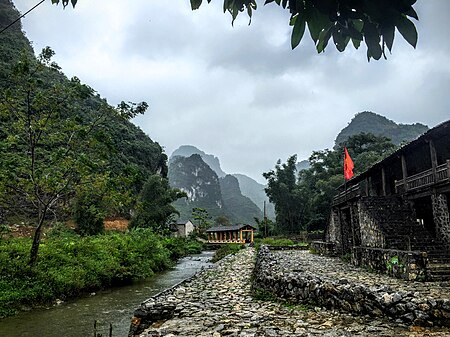 Tập_tin:Lang_van_hoa_Dan_toc_Tay,_Dam_Thuy,_Trung_khanh,_Cao_bang,_Vietnam_-_panoramio.jpg