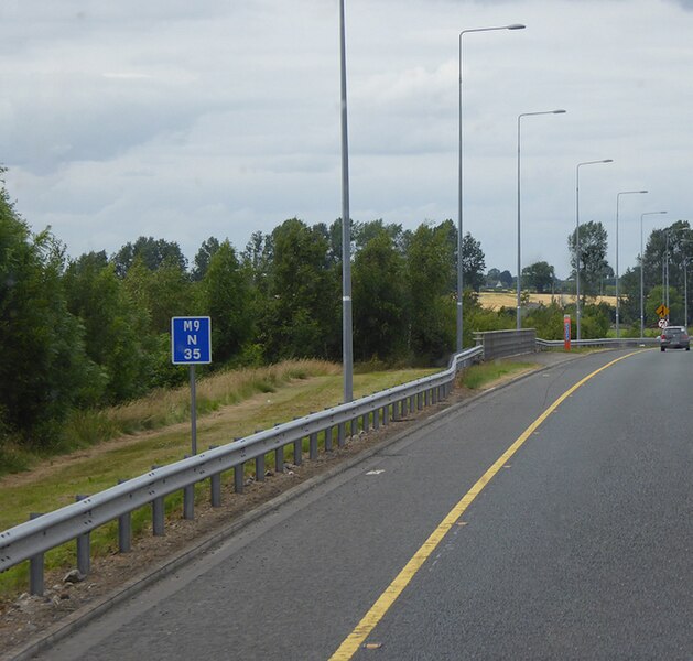 File:Location Reference Indicator on the Northbound M9 near Pumplestown - geograph.org.uk - 6077972.jpg