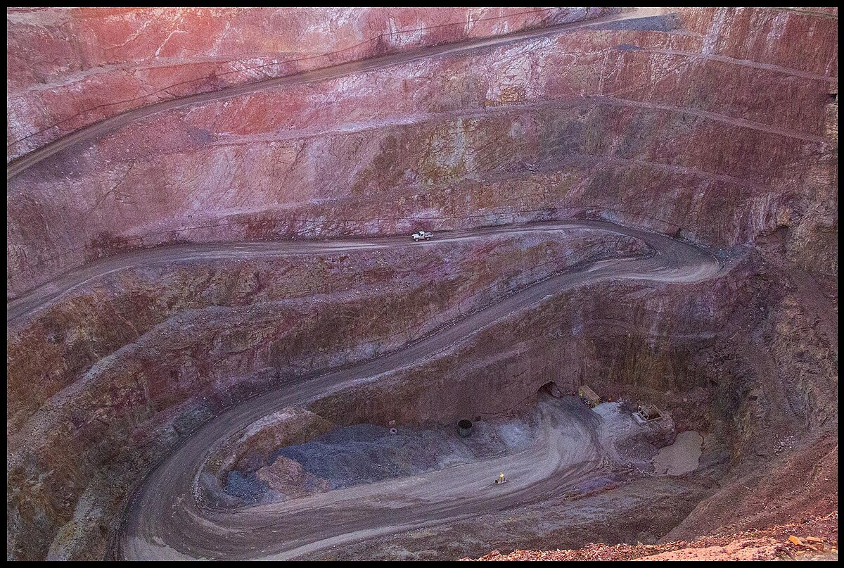 Как переводится mining. Central Deborah Gold mine Австралия. Асача Камчатка рудник золотодобыча. Gold mine Dream. Gold mine 1.2.
