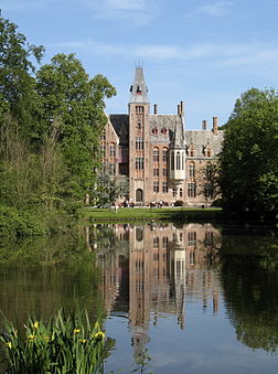 Le château de Loppem, village de la commune de Zedelgem près de Bruges dans la province de Flandre-Occidentale (Belgique). (définition réelle 2 262 × 3 040*)