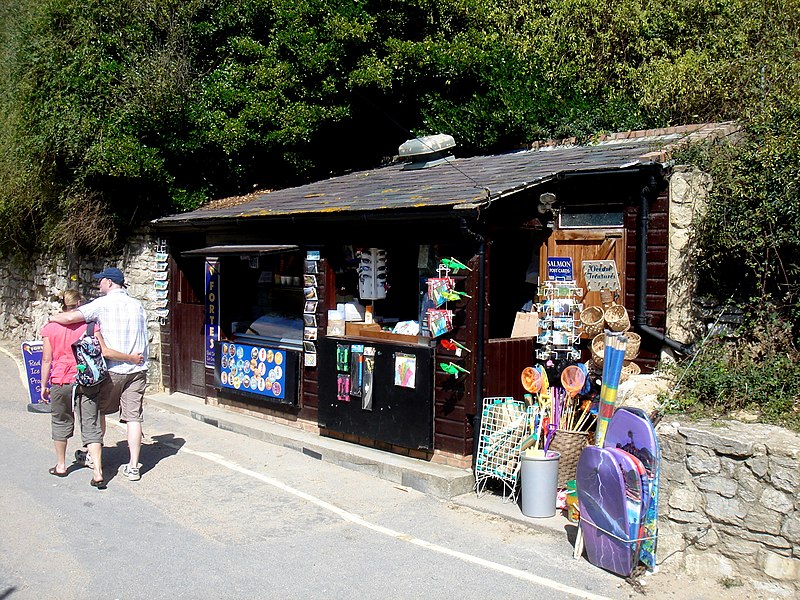 File:Lulworth Cove small shop of all things - panoramio.jpg