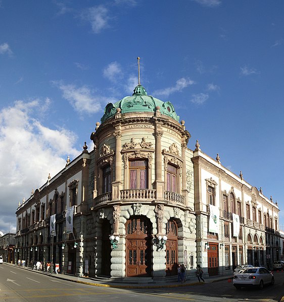 File:Macedonio Alcalá Theater - Oaxaca.jpg