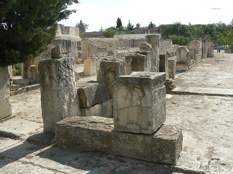 File:Makthar basilique Rutilius annexes.jpg