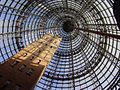 La Central Shot Tower di Melbourne, oggi racchiusa da un'architettura conica in vetro e altri materiali, detta Melbourne Central cone