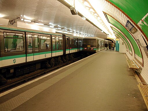 Metro de Paris - Ligne 1 - Porte Maillot 03