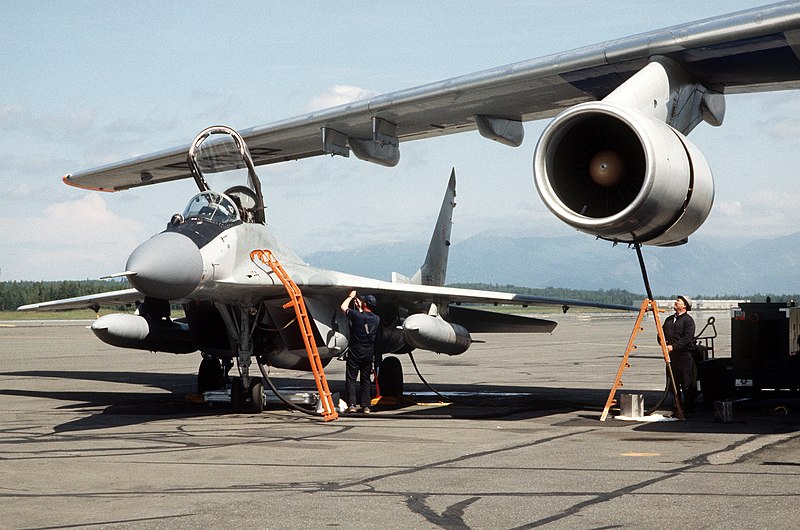 File:MiG-29 refuelling.jpg