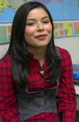 Miranda Cosgrove on the set of iCarly