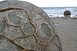 18.1.13 Moeraki Boulders