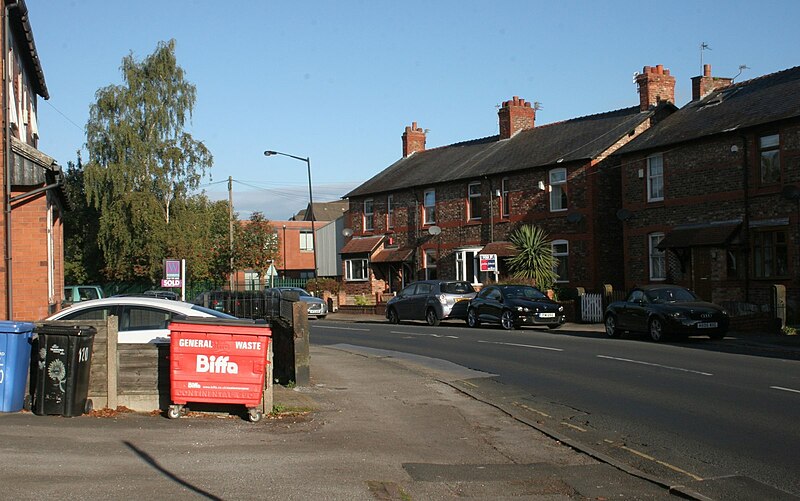 File:Moss Lane, Hale - geograph.org.uk - 5150064.jpg