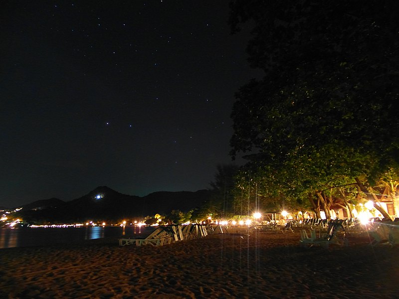 File:Night Samui Chaweng 2013 may - panoramio (1).jpg