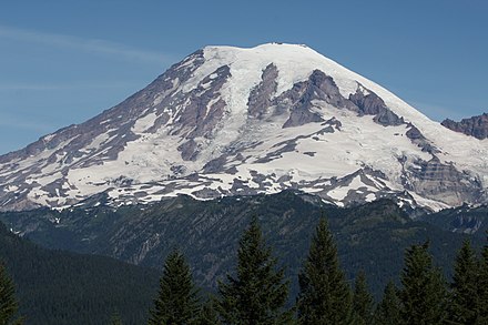 Nisqually Glacier is seen clearly from the southeast of the mountain.