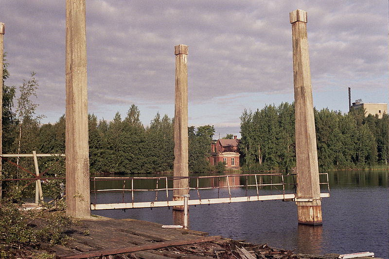 File:Old pier in Lielahti Aug2008 003.jpg