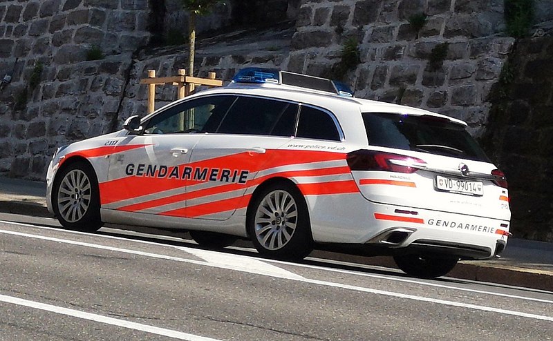 File:Opel Insignia Tourer Gendarmerie Canton de Vaud (47977943927).jpg