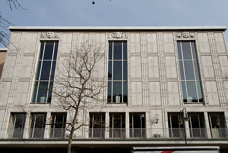 File:Opernhaus in Duesseldorf-Stadtmitte, von Westen.jpg