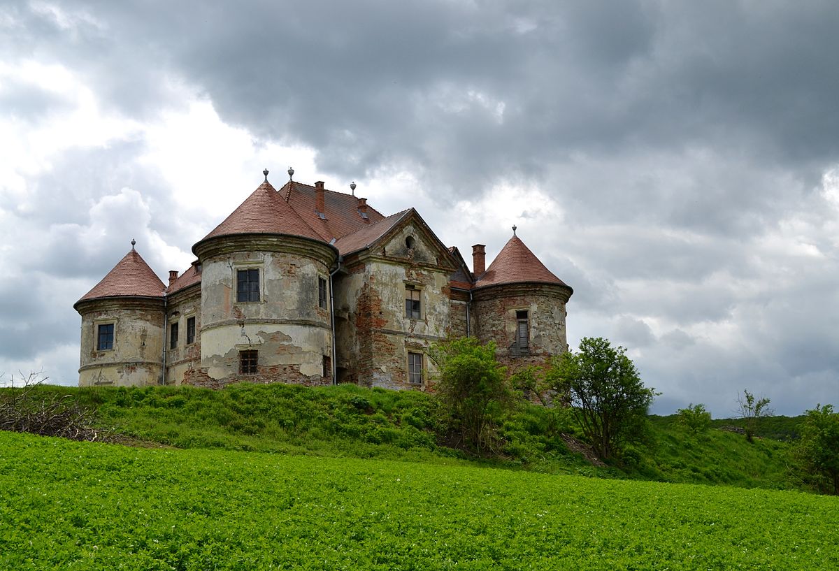 Pekri-Radak Castle in Ozd, Mureș county