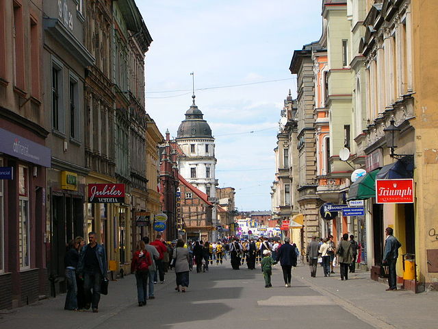 Królowej Jadwigi Street filled with historic architecture leading to the market square