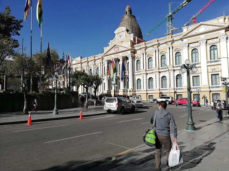 File:Palacio Legislativo vista lateral.jpg