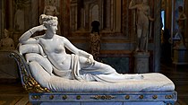 安東尼奧·卡諾瓦的《寶琳娜·博爾蓋塞（英语：Venus Victrix (Canova)）》，作於1804－1808年，1838年購入[15]