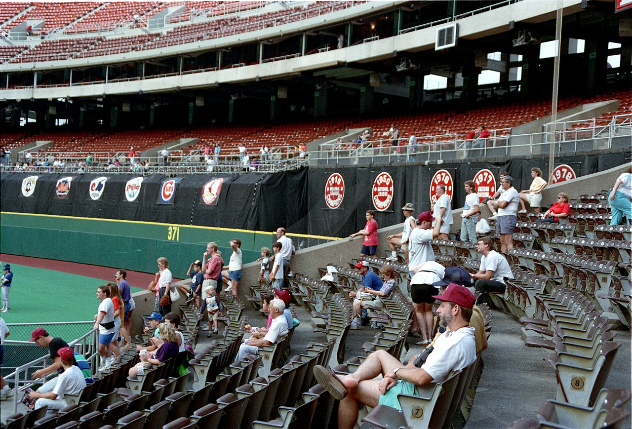 Veterans Stadium - Wikipedia