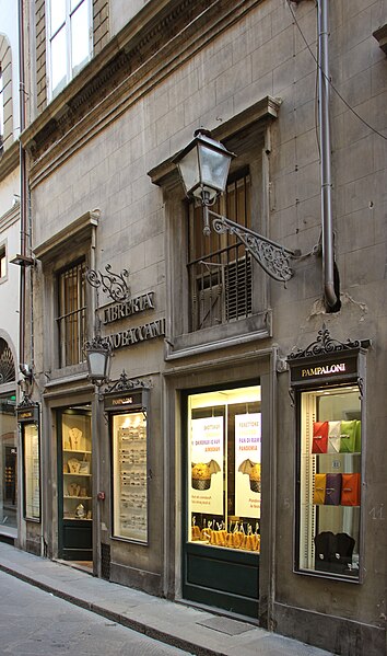 File:Piazza di Santa Trinita 1 angolo via porta rossa e via delle terme, palazzo bartolini salimbeni, ex- libreria bruno baccani 01.jpg