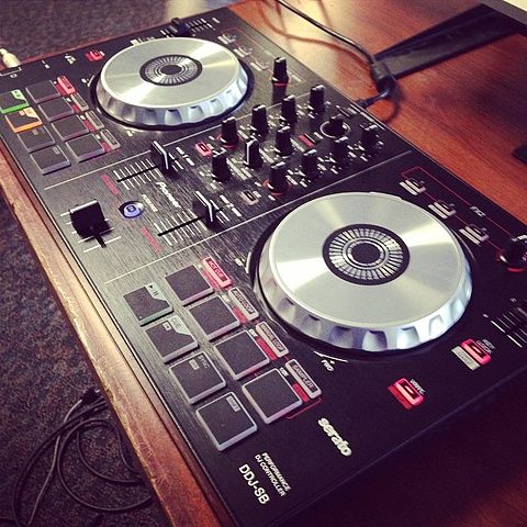 File:Pioneer DDJ-SB DJ Controller - a chance for me to