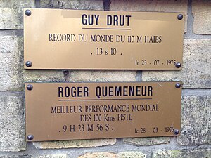 Мемориальная доска Les Records de Guy Drut et Roger Quemener