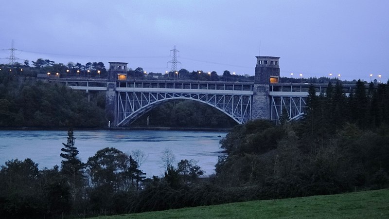 File:Pont Britannia, Anglesey - geograph.org.uk - 3229436.jpg