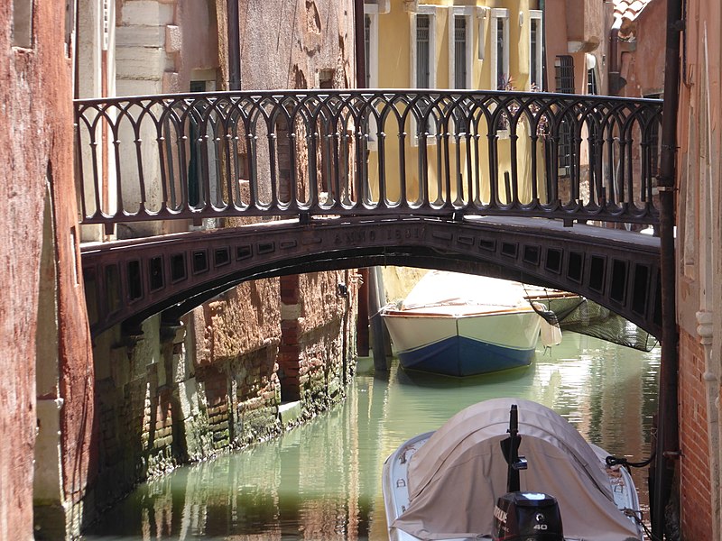 File:Ponte della Corona Venice.jpg