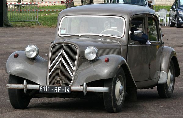 Citroën Traction Avant, a car commonly used by the UB