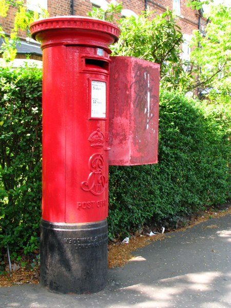 File:Postbox, Ravenhill Road, Belfast - geograph.org.uk - 799746.jpg