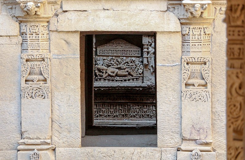 File:Rani ki vav 14.jpg