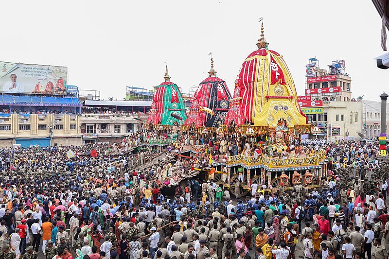 File:Rathas on Badadanda, Puri during Ratha Jatra 2019.jpg