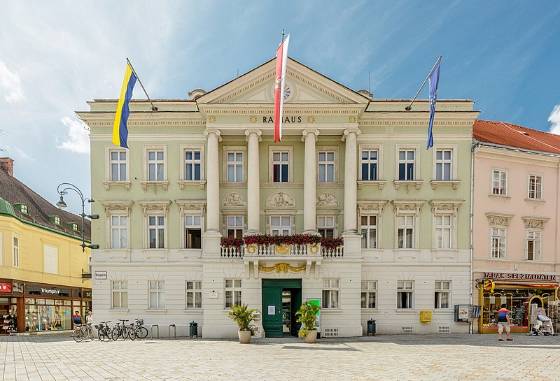 File:Rathaus Baden 9276 Planar 4.jpg