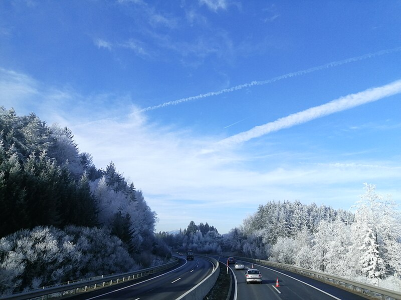 File:Raureif bei klarem Himmel.jpg