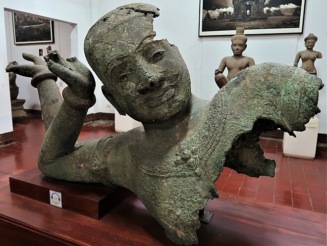 Musée national du Cambodge 660px-Reclining_Vishnu_%28Angkor%29