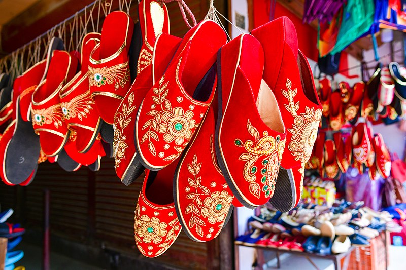 File:Red shoes, Chabahil.jpg