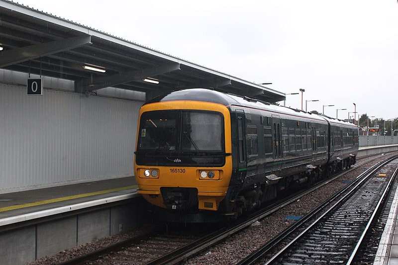 File:Redhill - GWR 165130 Reading slow service.JPG