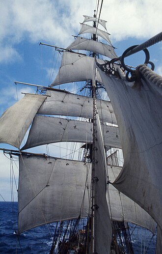 Regina Maris: the highest sail is moonsail, below that a skysail and next a royal sail Regina Maris moonraker and studding 2.jpg