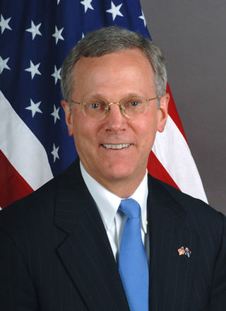 <span class="mw-page-title-main">Robert McCallum Jr.</span> American lawyer and diplomat