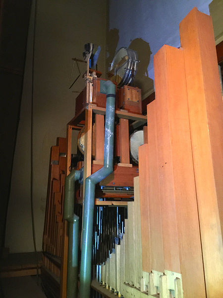 File:Rosenhügel Filmstudios organ pipes & percussion counter - Vienna - Jan 2015 - 1 (photo by Andrew Nash).jpg