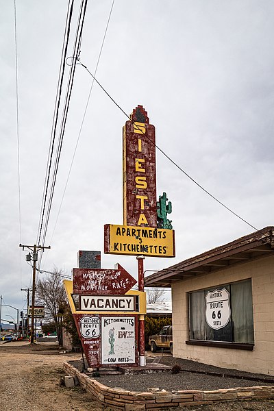 File:Route 66 KIngman, AZ (24741394465).jpg