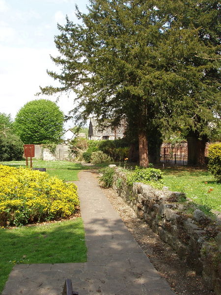 File:Ruined wall of Chertsey Abbey (165892 0994f2f8).jpg