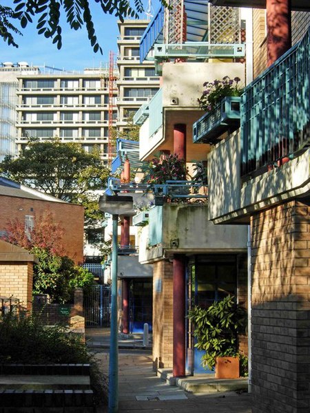 File:Russell Nurseries Estate, Hampstead - geograph.org.uk - 275912.jpg