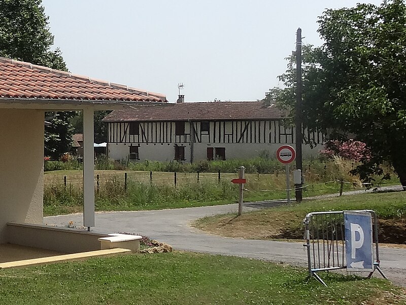 File:Saint-Médard 2019 03 - Maison à colombages.jpg