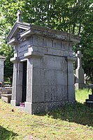 Tombe de l'amiral Tréhouart au vieux cimetière de Saint-Servan.