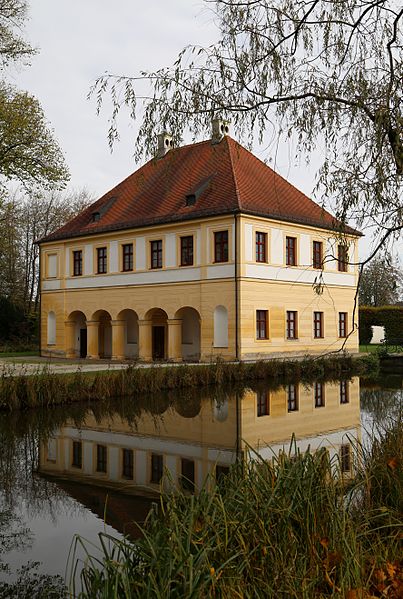 File:Schloss Lustheim Noerdlicher Pavillon-11.jpg